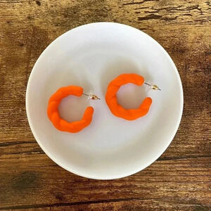 ❤️ NEW 2/$20 or 3/$25 Statement Orange Twist Oversize Acrylic Cuff Earrings